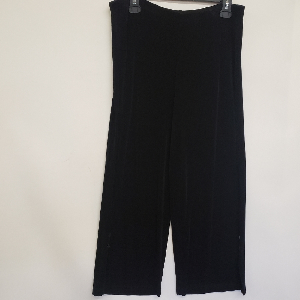 Chico's black capri pants travelers size 3